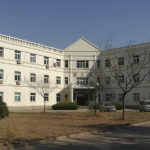 烟台金针塔钟公司厂家研发专家,历时两年于2018年,在此研发出新一代塔钟控制系统,——公司成长历程之研发